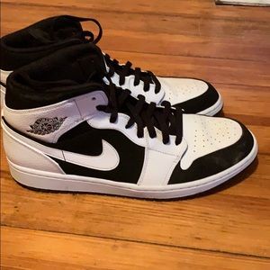 Jordan 1s blk/white